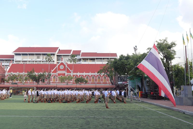 โรงเรียนเทพศิรินทร์และสมาคมผู้ปกครองและครู โรงเรียนเทพศิรินทร์  มอบเสื้อแจ็คเก็ตให้แก่คณะกรรมการบริหารนักเรียน ปีการศึกษา 2565