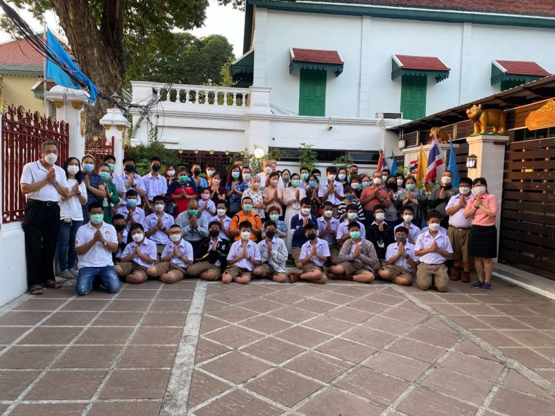 กิจกรรมทำบุญตักบาตรในช่วงเช้า ณ วัดเทพศิรินทราวาส