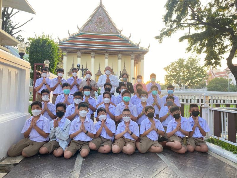 กิจกรรมทำบุญตักบาตรในช่วงเช้า ณ วัดเทพศิรินทราวาส