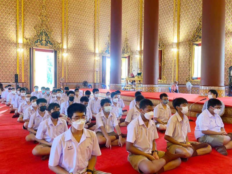 กิจกรรมทำบุญตักบาตรในช่วงเช้า ณ วัดเทพศิรินทราวาส