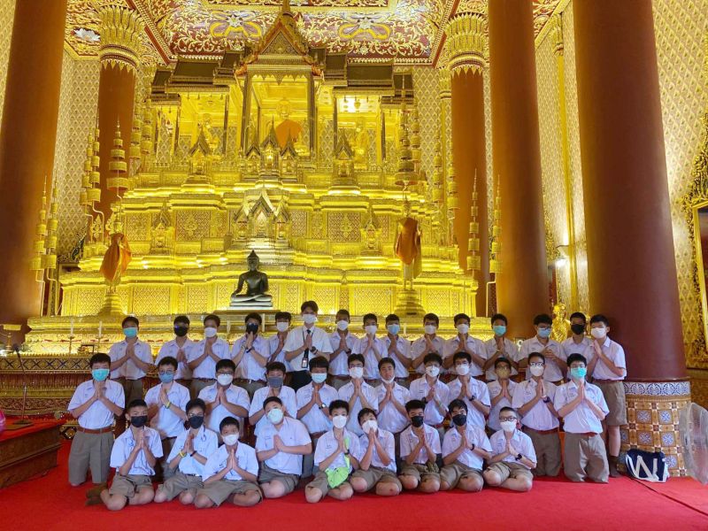กิจกรรมทำบุญตักบาตรในช่วงเช้า ณ วัดเทพศิรินทราวาส