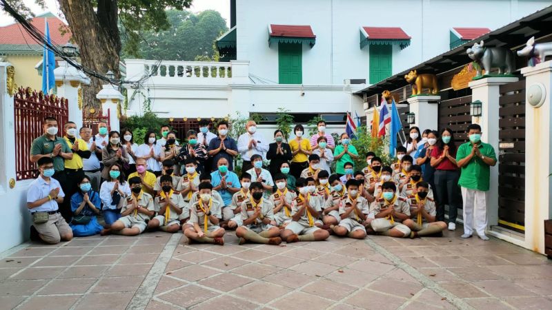 กิจกรรมทำบุญตักบาตรในช่วงเช้า ณ วัดเทพศิรินทราวาส