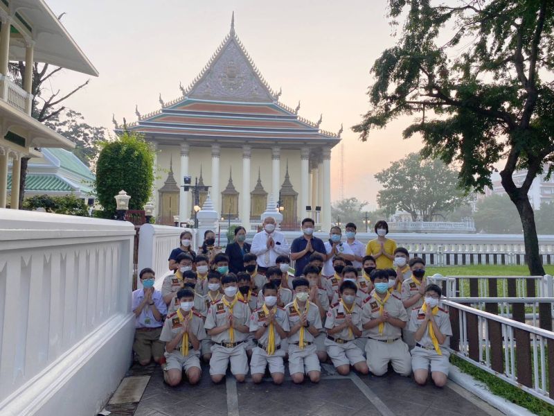 กิจกรรมทำบุญตักบาตรในช่วงเช้า ณ วัดเทพศิรินทราวาส