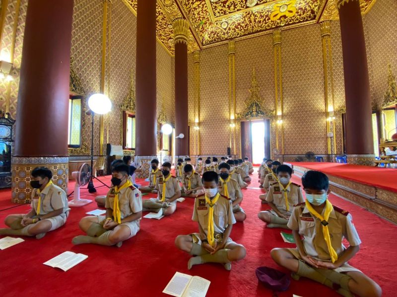 กิจกรรมทำบุญตักบาตรในช่วงเช้า ณ วัดเทพศิรินทราวาส