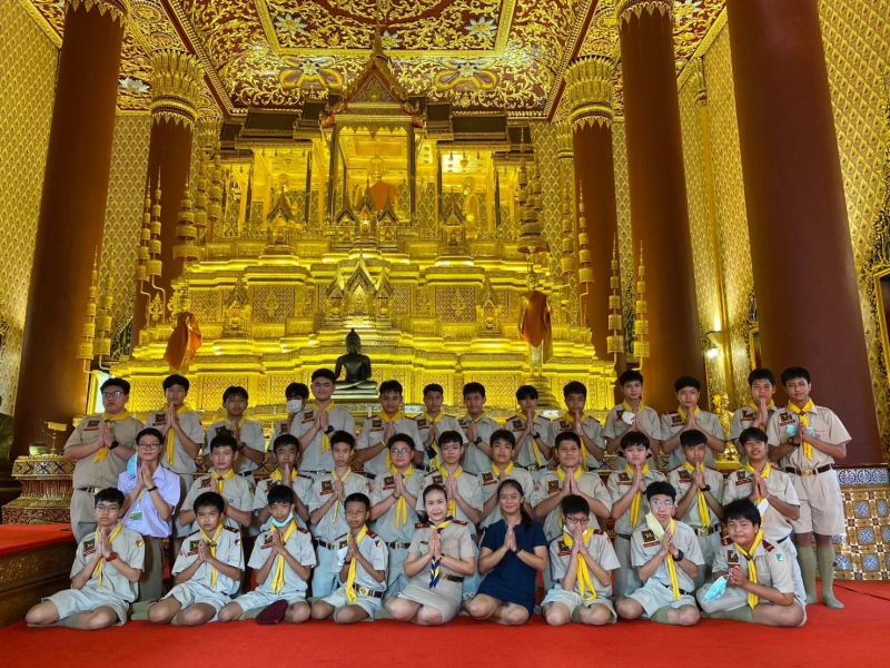 กิจกรรมทำบุญตักบาตรในช่วงเช้า ณ วัดเทพศิรินทราวาส