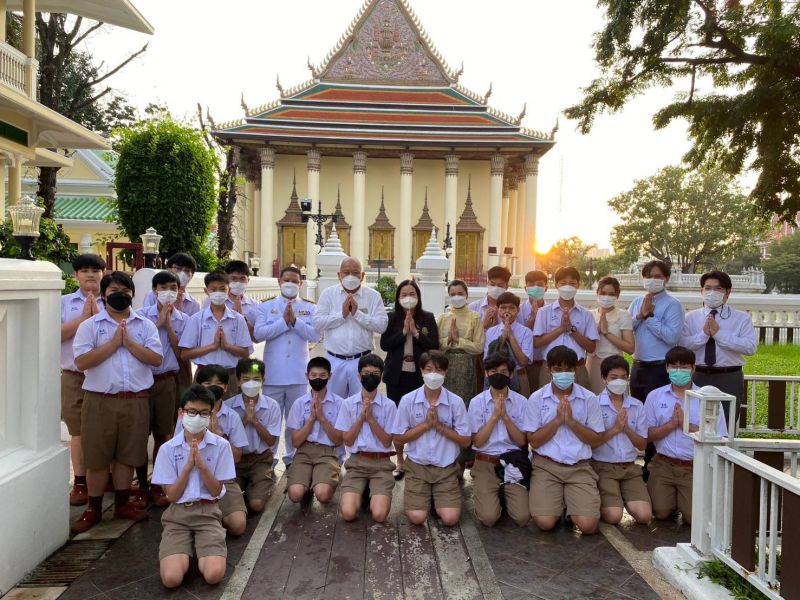 กิจกรรมทำบุญตักบาตรในช่วงเช้า ณ วัดเทพศิรินทราวาส