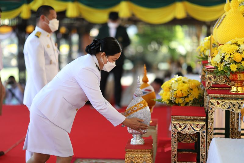 พิธีน้อมรำลึกในพระมหากรุณาธิคุณ เนื่องในวันคล้ายวันพระราชสมภพ  ในหลวงรัชกาลที่ 9 วันชาติ และ วันพ่อแห่งชาติ