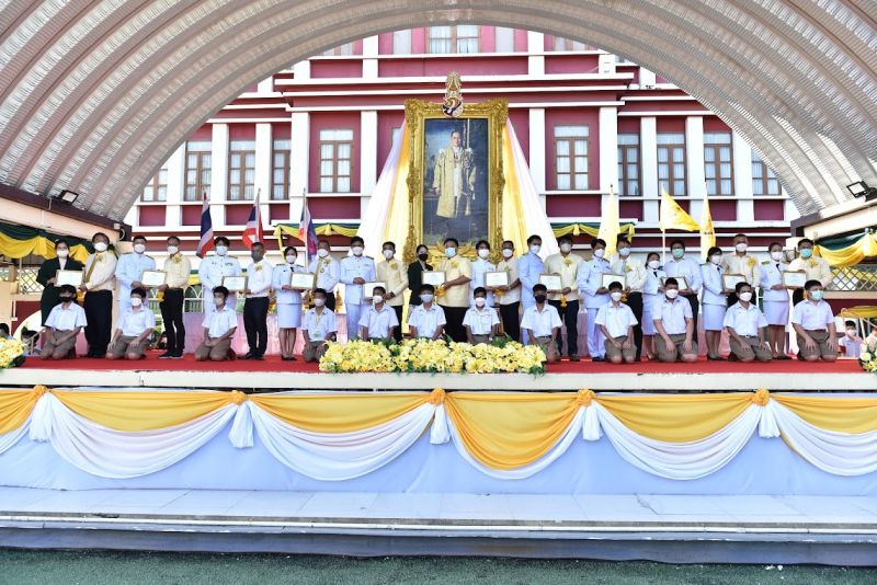 โรงเรียนเทพศิรินทร์ จัดกิจกรรมเทิดพระคุณพ่อ  เนื่องในวันคล้ายวันพระราชสมภพ ในหลวงรัชกาลที่ 9 วันชาติ และ วันพ่อแห่งชาติ