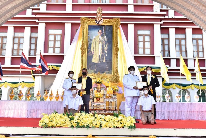 โรงเรียนเทพศิรินทร์ จัดกิจกรรมเทิดพระคุณพ่อ  เนื่องในวันคล้ายวันพระราชสมภพ ในหลวงรัชกาลที่ 9 วันชาติ และ วันพ่อแห่งชาติ