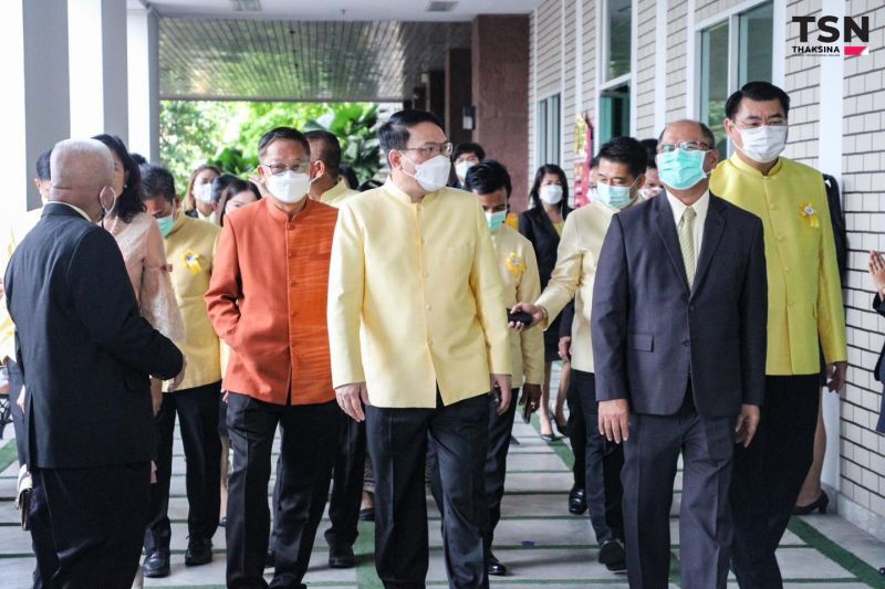 แสดงความยินดีกับครูผู้ได้รับคัดเลือก พ่อตัวอย่างดีเด่น ประจำปี 2565  จาก สมาคมคนของแผ่นดิน