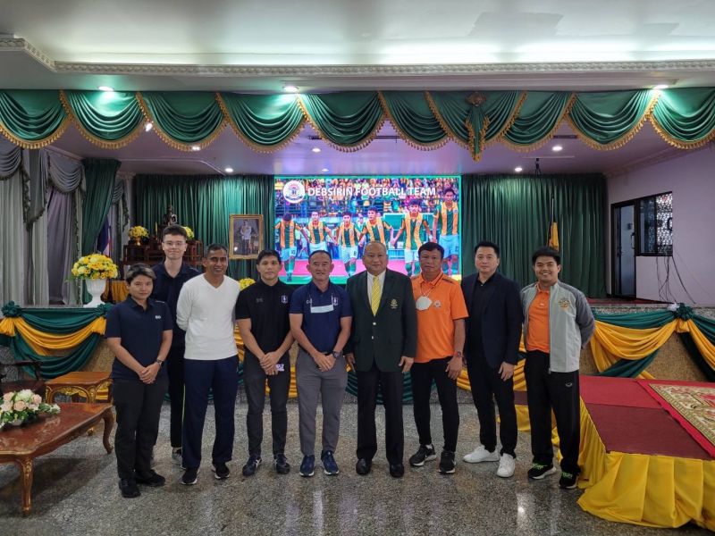การประชุมร่วมระหว่างทีมฟุตบอลโรงเรียนเทพศิรินทร์ กับ ทีมบีจี ปทุมยูไนเต็ด  เพื่อพัฒนาทีมฟุตบอลโรงเรียนเทพศิรินทร์ไปสู่ระดับสากล