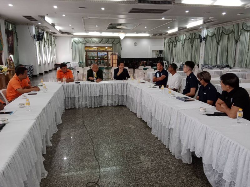 การประชุมร่วมระหว่างทีมฟุตบอลโรงเรียนเทพศิรินทร์ กับ ทีมบีจี ปทุมยูไนเต็ด  เพื่อพัฒนาทีมฟุตบอลโรงเรียนเทพศิรินทร์ไปสู่ระดับสากล