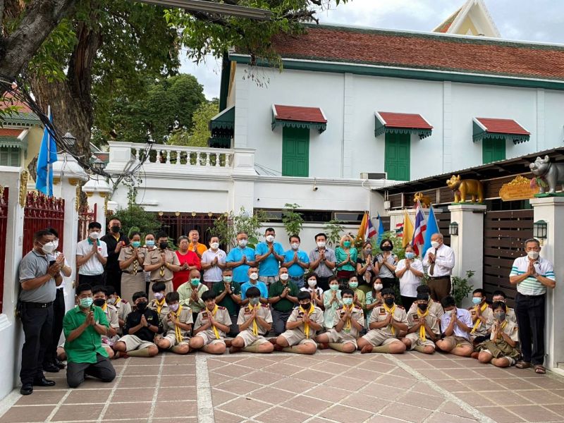 กิจกรรมทำบุญตักบาตรในช่วงเช้า ณ วัดเทพศิรินทราวาส