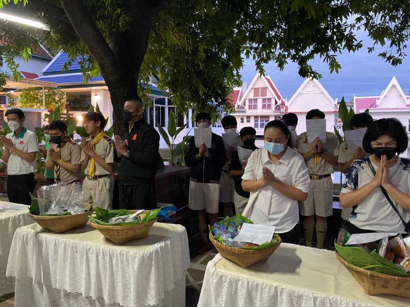 กิจกรรมทำบุญตักบาตรในช่วงเช้า ณ วัดเทพศิรินทราวาส
