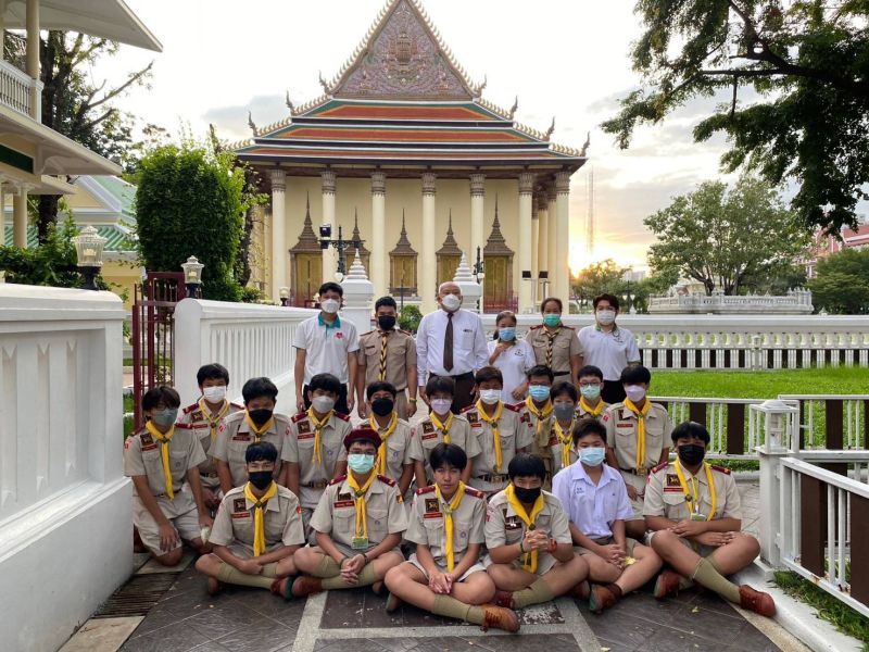 กิจกรรมทำบุญตักบาตรในช่วงเช้า ณ วัดเทพศิรินทราวาส