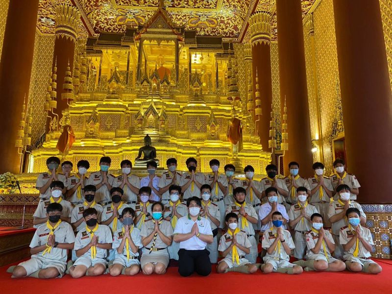 กิจกรรมทำบุญตักบาตรในช่วงเช้า ณ วัดเทพศิรินทราวาส