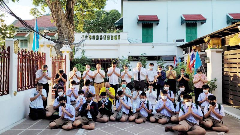 กิจกรรมทำบุญตักบาตรในช่วงเช้า ณ วัดเทพศิรินทราวาส