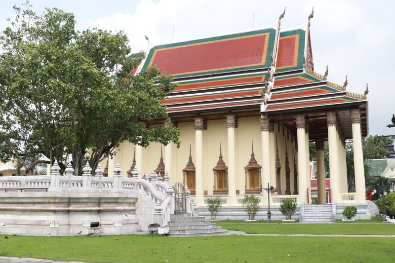 กิจกรรมทำบุญตักบาตรในช่วงเช้า ณ วัดเทพศิรินทราวาส