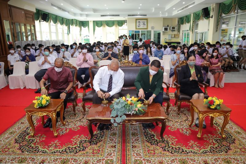 กิจกรรมทำบุญเนื่องในวันพระใหญ่ ณ ห้องประชุมเทิดพระเกียรติ โรงเรียนเทพศิรินทร์