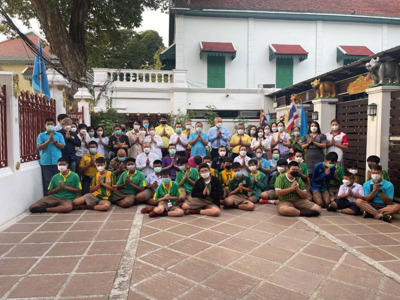 กิจกรรมทำบุญตักบาตรในช่วงเช้า ณ วัดเทพศิรินทราวาส
