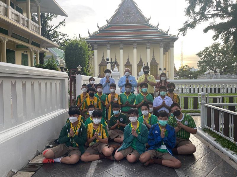 กิจกรรมทำบุญตักบาตรในช่วงเช้า ณ วัดเทพศิรินทราวาส