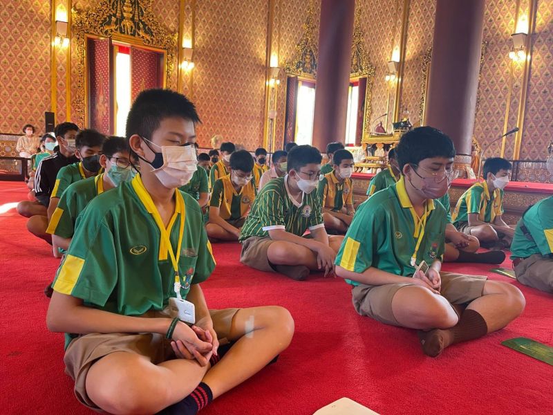 กิจกรรมทำบุญตักบาตรในช่วงเช้า ณ วัดเทพศิรินทราวาส