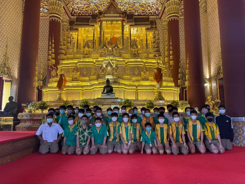 กิจกรรมทำบุญตักบาตรในช่วงเช้า ณ วัดเทพศิรินทราวาส