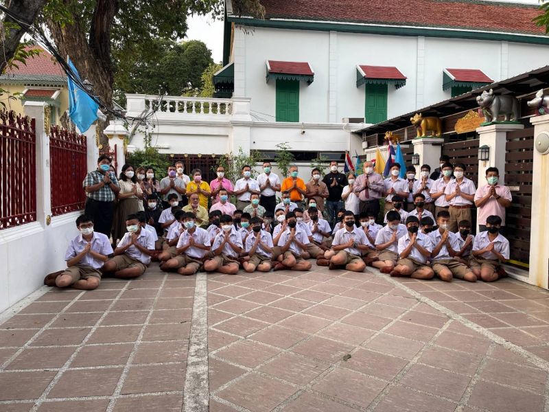 กิจกรรมทำบุญตักบาตรในช่วงเช้า ณ วัดเทพศิรินทราวาส