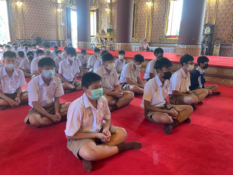 กิจกรรมทำบุญตักบาตรในช่วงเช้า ณ วัดเทพศิรินทราวาส
