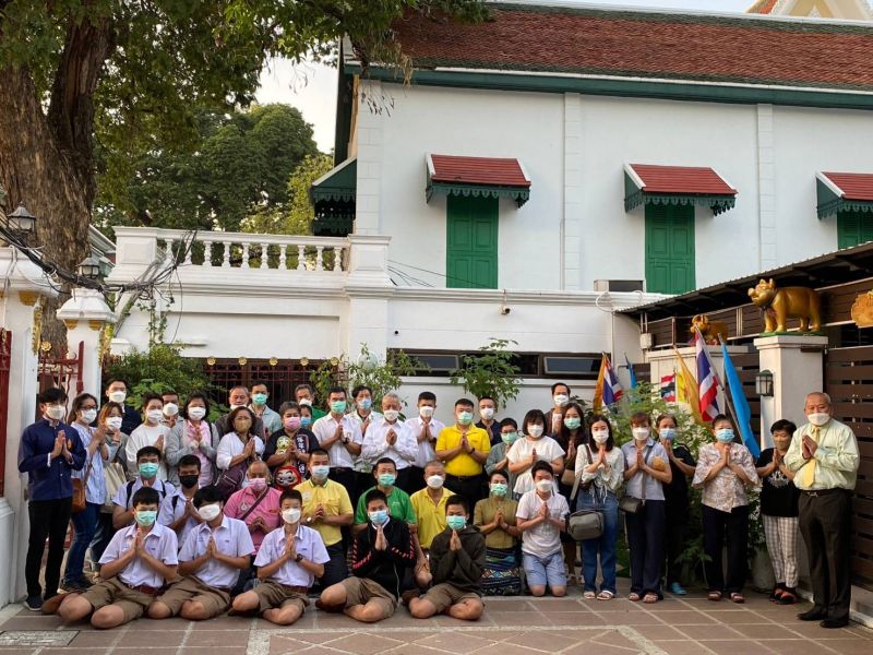 กิจกรรมทำบุญตักบาตรในช่วงเช้า ณ วัดเทพศิรินทราวาส