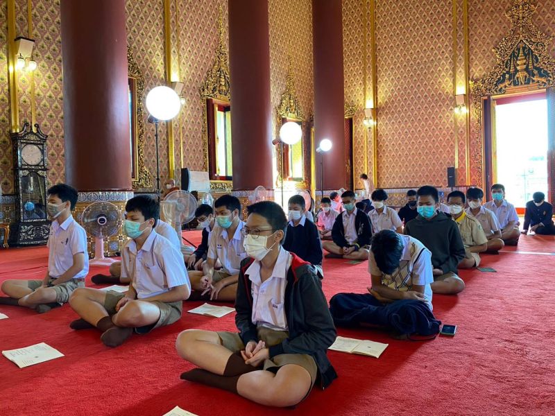 กิจกรรมทำบุญตักบาตรในช่วงเช้า ณ วัดเทพศิรินทราวาส