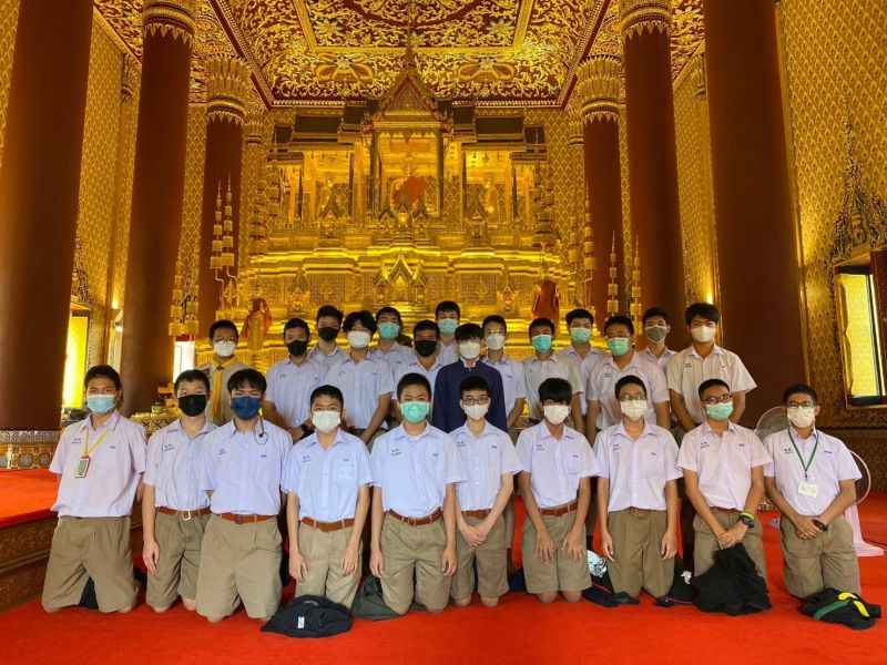 กิจกรรมทำบุญตักบาตรในช่วงเช้า ณ วัดเทพศิรินทราวาส