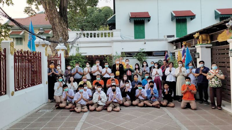 กิจกรรมทำบุญตักบาตรในช่วงเช้า ณ วัดเทพศิรินทราวาส