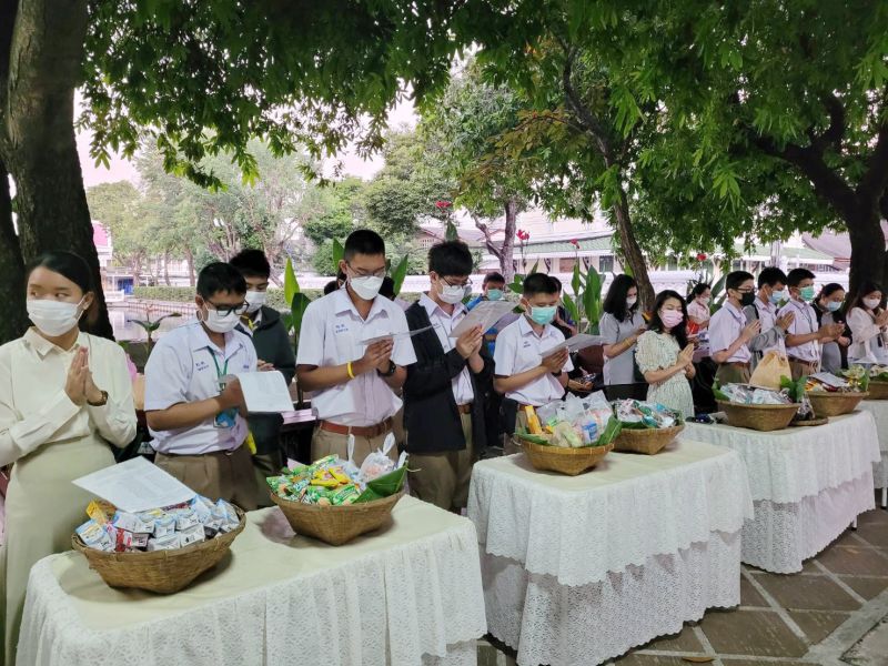 กิจกรรมทำบุญตักบาตรในช่วงเช้า ณ วัดเทพศิรินทราวาส