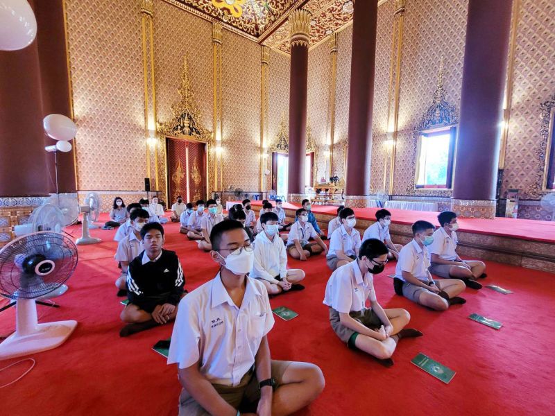 กิจกรรมทำบุญตักบาตรในช่วงเช้า ณ วัดเทพศิรินทราวาส