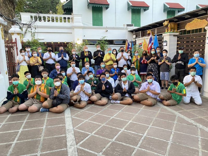 กิจกรรมทำบุญตักบาตรในช่วงเช้า ณ วัดเทพศิรินทราวาส