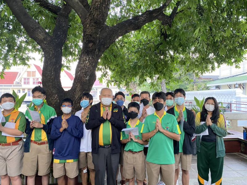 กิจกรรมทำบุญตักบาตรในช่วงเช้า ณ วัดเทพศิรินทราวาส