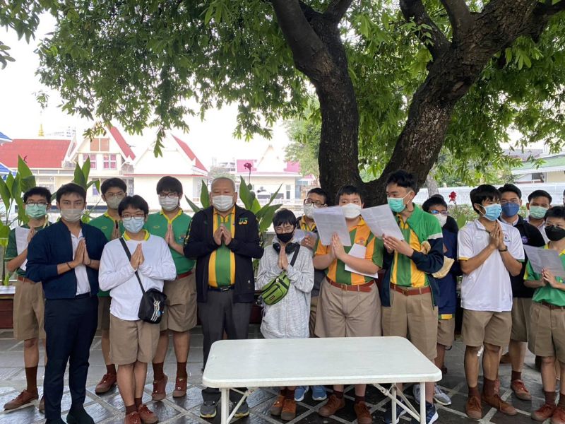กิจกรรมทำบุญตักบาตรในช่วงเช้า ณ วัดเทพศิรินทราวาส