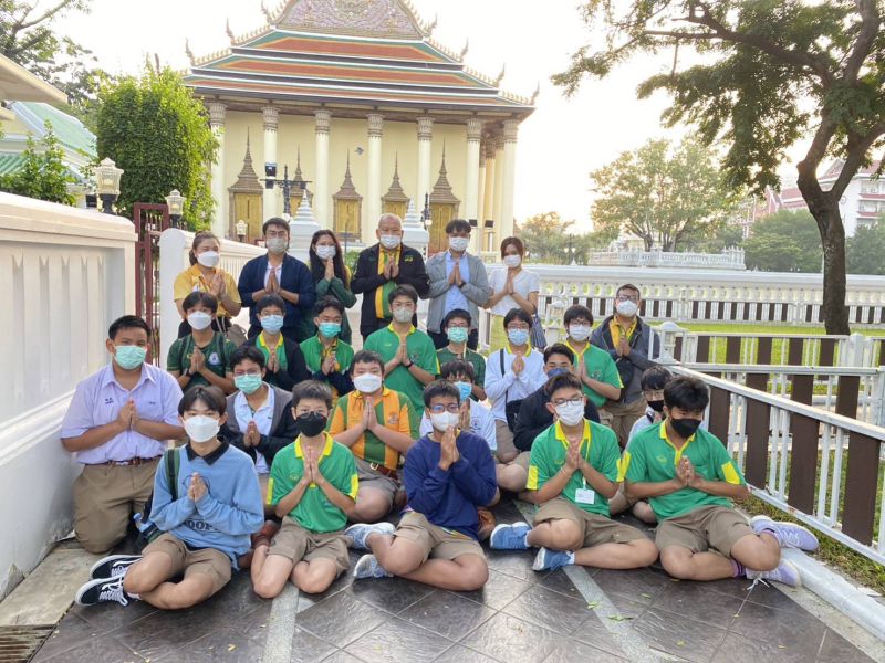 กิจกรรมทำบุญตักบาตรในช่วงเช้า ณ วัดเทพศิรินทราวาส