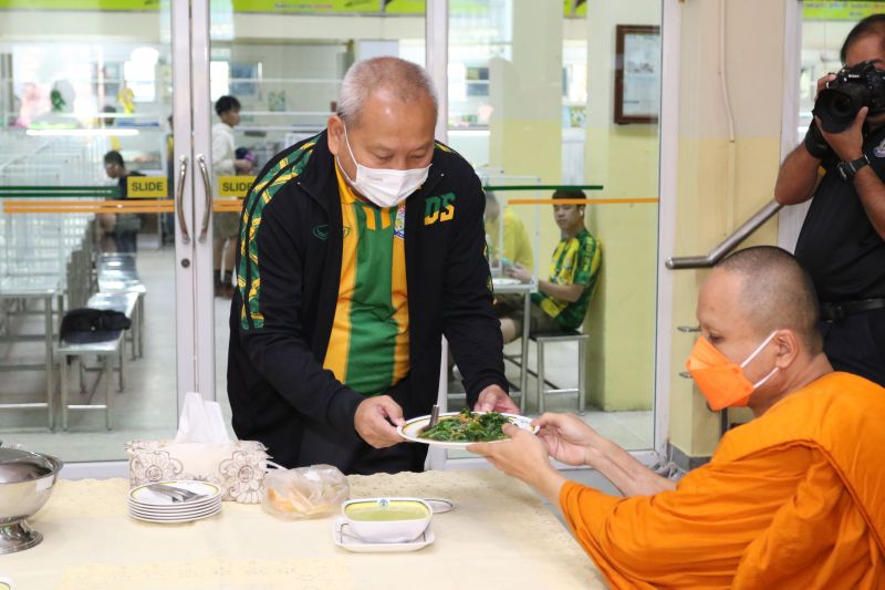 กิจกรรมทำบุญเนื่องในวันพระใหญ่ ณ ห้องประชุมเทิดพระเกียรติ โรงเรียนเทพศิรินทร์