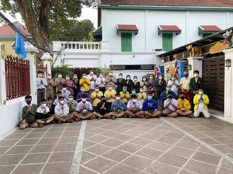 กิจกรรมทำบุญตักบาตรในช่วงเช้า ณ วัดเทพศิรินทราวาส
