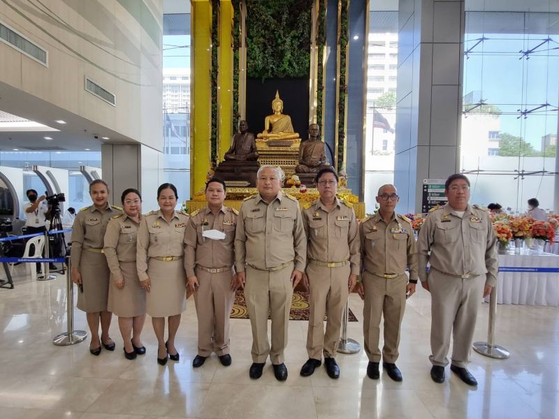 ผู้อำนวยการโรงเรียนเทพศิรินทร์ พร้อมคณะผู้บริหาร ร่วมลงนามถวายพระพร  สมเด็จเจ้าฟ้าฯ กรมหลวงราชสาริณีสิริพัชร มหาวัชรราชธิดา