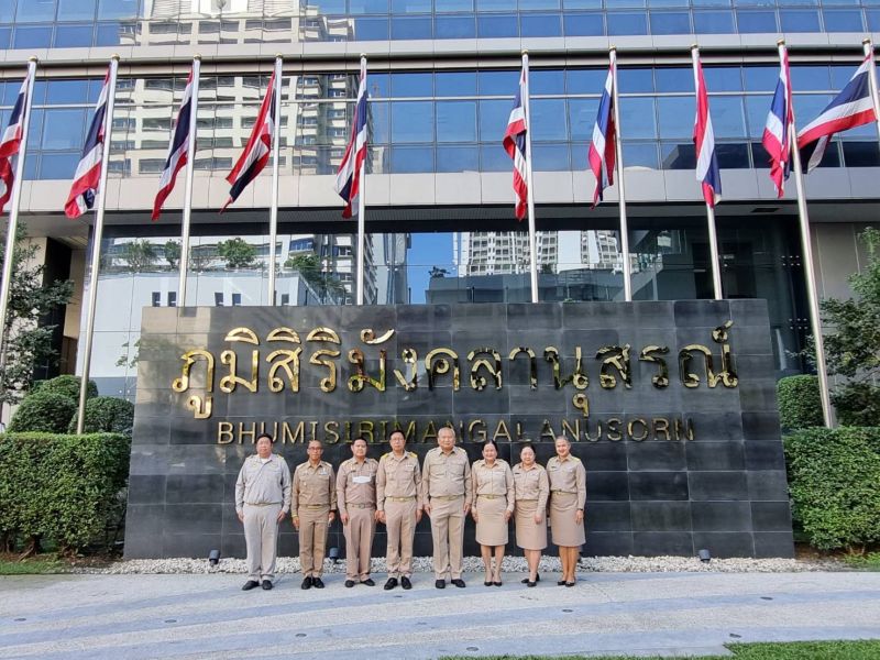 ผู้อำนวยการโรงเรียนเทพศิรินทร์ พร้อมคณะผู้บริหาร ร่วมลงนามถวายพระพร  สมเด็จเจ้าฟ้าฯ กรมหลวงราชสาริณีสิริพัชร มหาวัชรราชธิดา