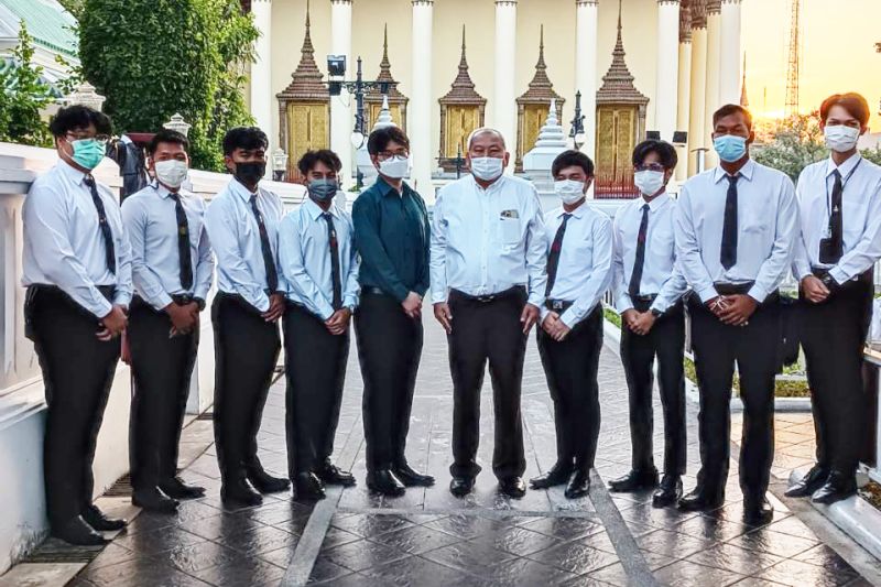 กิจกรรมทำบุญตักบาตรในช่วงเช้า ณ วัดเทพศิรินทราวาส