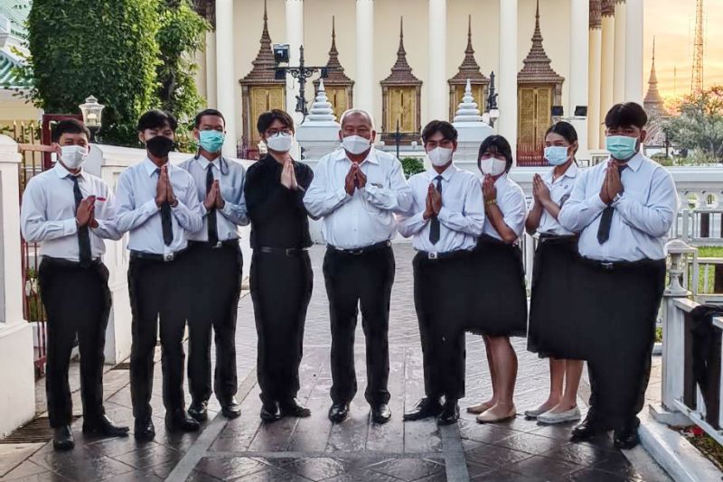 กิจกรรมทำบุญตักบาตรในช่วงเช้า ณ วัดเทพศิรินทราวาส