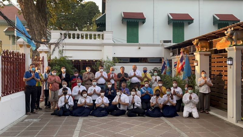 กิจกรรมทำบุญตักบาตรในช่วงเช้า ณ วัดเทพศิรินทราวาส