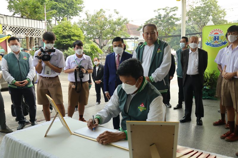 ผู้ว่าราชการกรุงเทพมหานคร เปิดงาน “รำเพยสร้างสรรค์ : โครงงานบูรณาการ” ครั้งที่ 19
