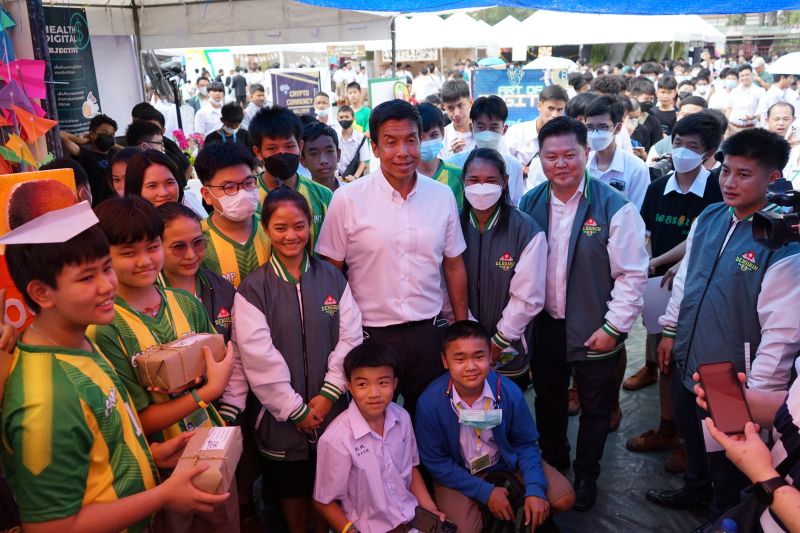 ผู้ว่าราชการกรุงเทพมหานคร เปิดงาน “รำเพยสร้างสรรค์ : โครงงานบูรณาการ” ครั้งที่ 19