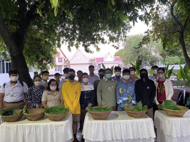 กิจกรรมทำบุญตักบาตรในช่วงเช้า ณ วัดเทพศิรินทราวาส