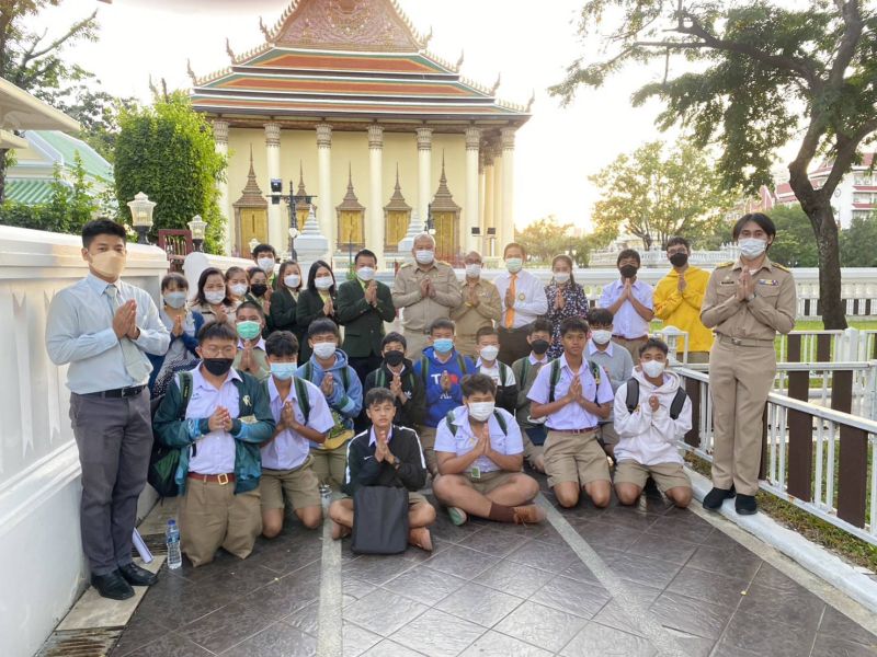 กิจกรรมทำบุญตักบาตรในช่วงเช้า ณ วัดเทพศิรินทราวาส